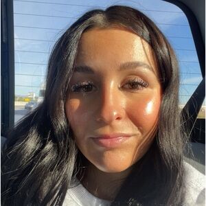 Meet your Posher, Mia